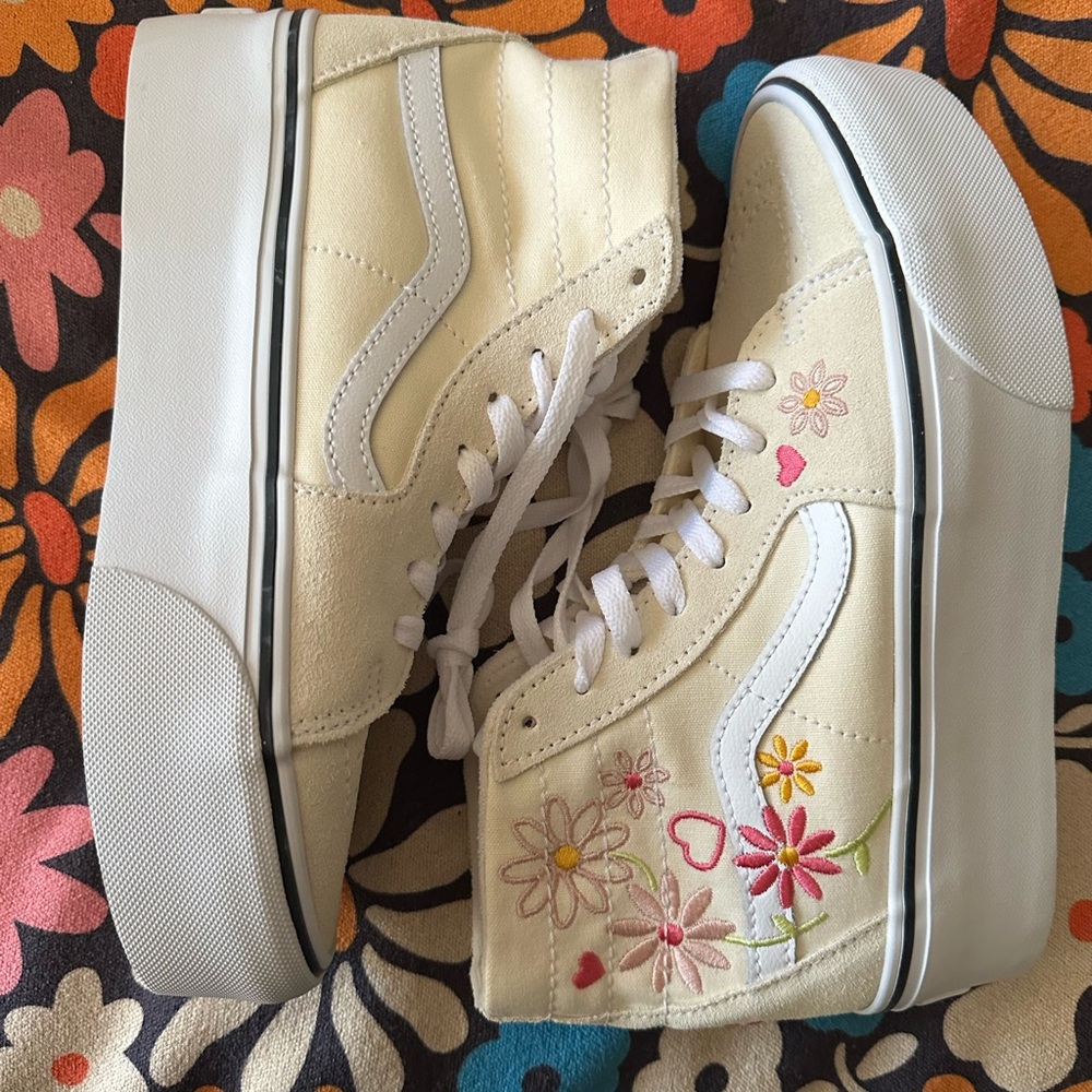 VANS HIGH TOP SNEAKERS